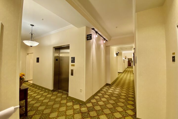 Ballroom/Hall 119 of 125