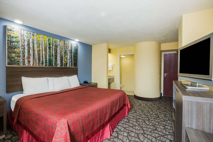 Room 10 of 26