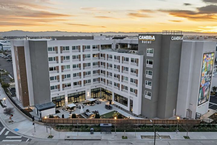 Hotel 4 of 94
