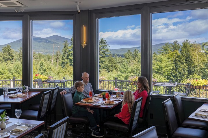 The White Mountain Hotel & Resort