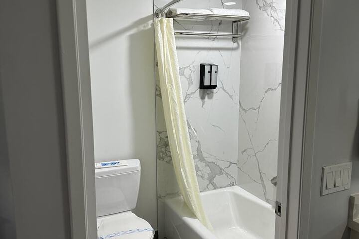 Room 7 of 10