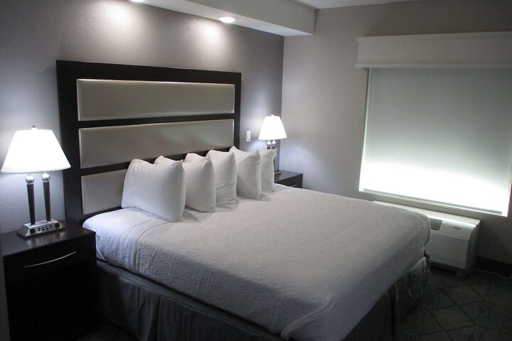 Room 11 of 28