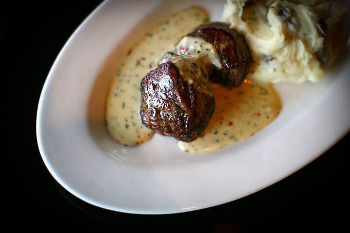 Dining 81 of 103