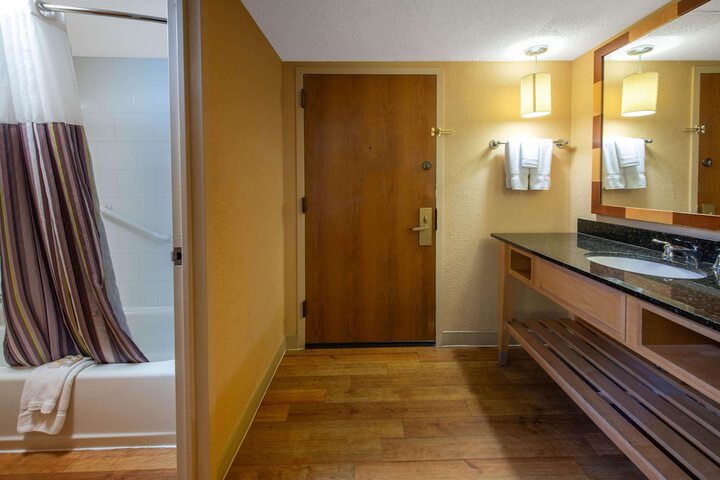 La Quinta Inn & Suites by Wyndham Deerfield Beach I-95