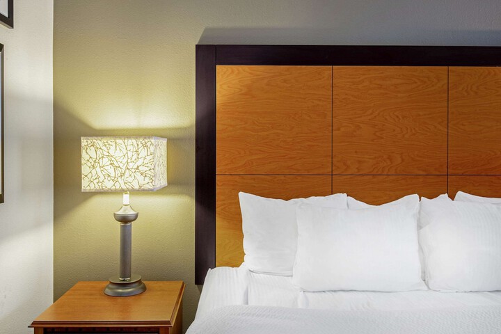 Room 10 of 28