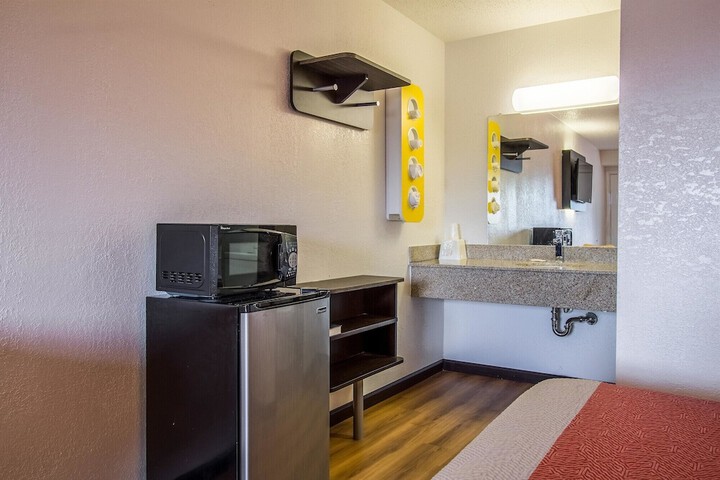 Motel 6 Ashland OH