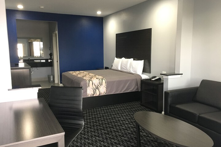 Room 14 of 16