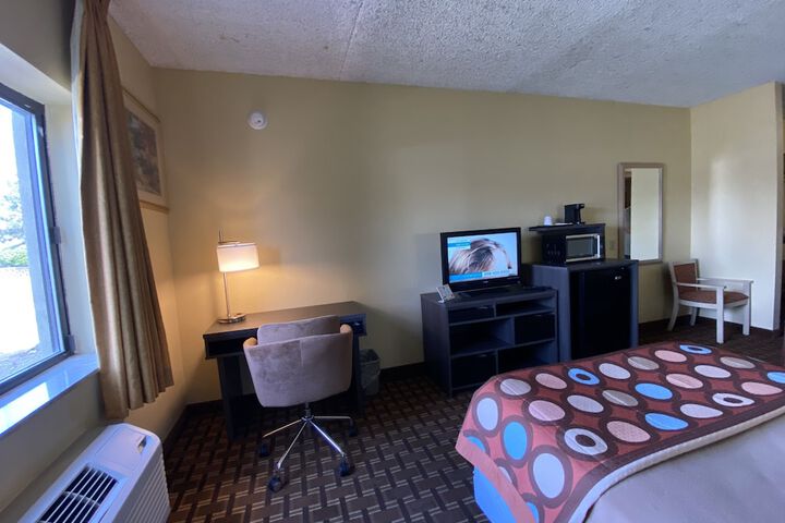 Room 9 of 20