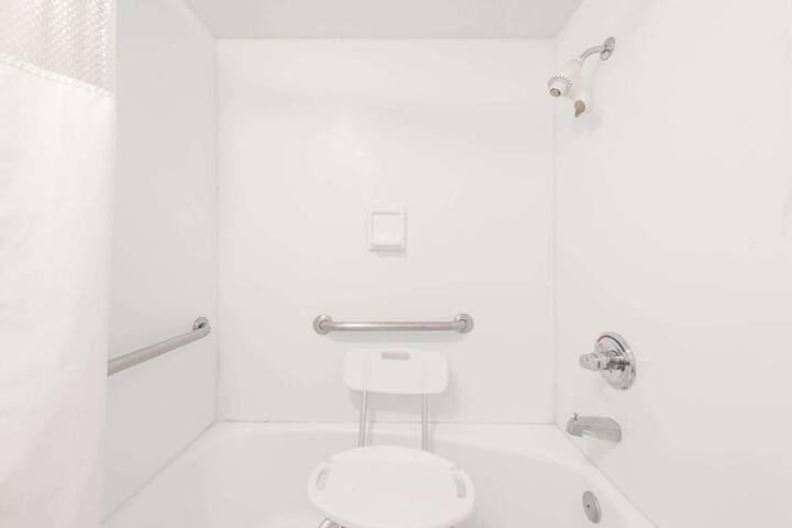 Room 17 of 35