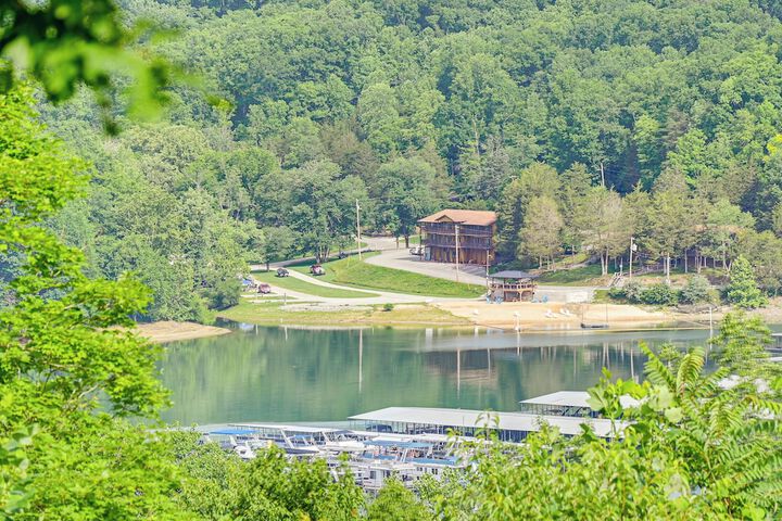 Dale Hollow Cottage w / Covered Porch & Lake Views!