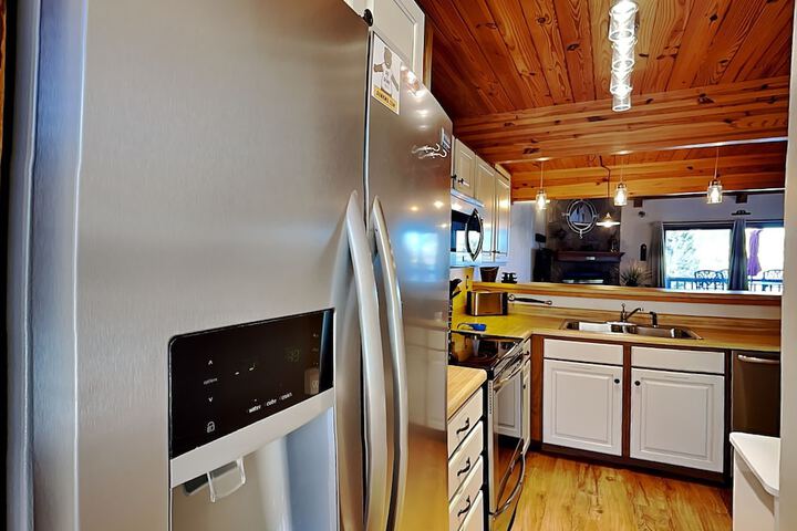 Sunplace 02 by Taylor Made Deep Creek