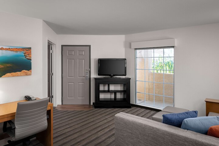 Room 16 of 40