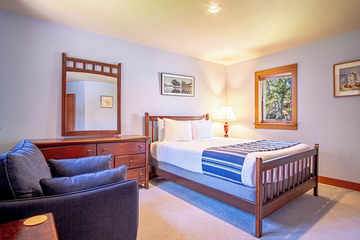 Creekside on Quigley - 3BD Private Home on Trails + Hot Tub