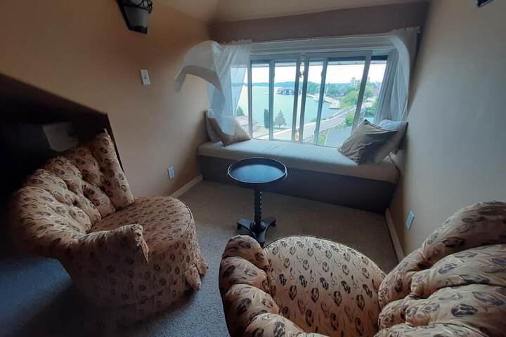 Room 27 of 46