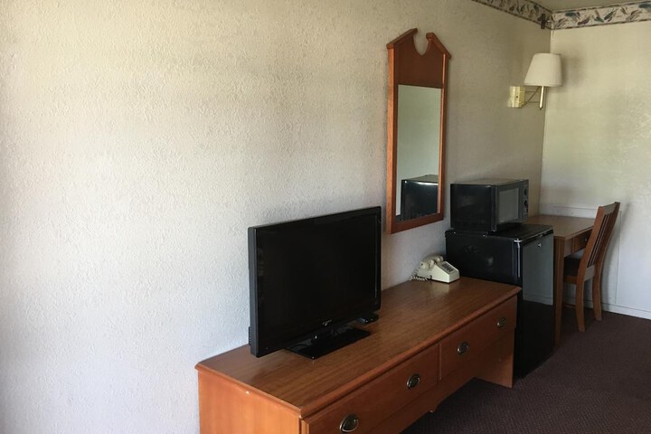 Room 14 of 18