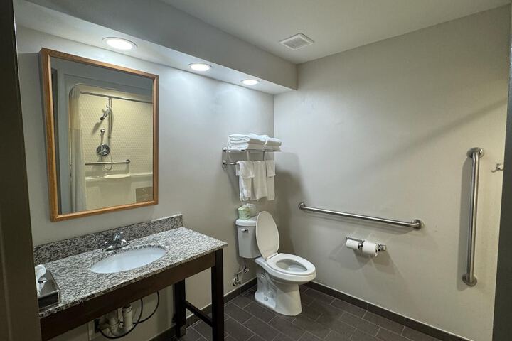 Wingate by Wyndham Bel Air I-95 Exit 77A / APG Area