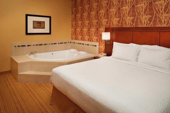 Courtyard by Marriott Detroit Utica