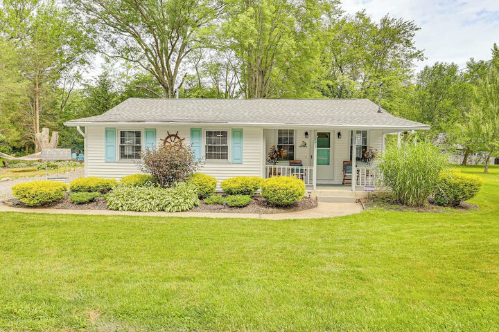 Family Home w / Hot Tub: 1/2 Mi to Lake Milton