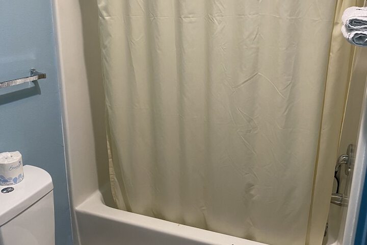 Room 6 of 10