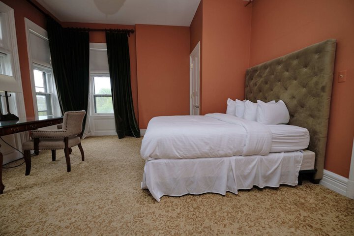 Room 118 of 185