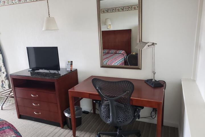 Room 13 of 37
