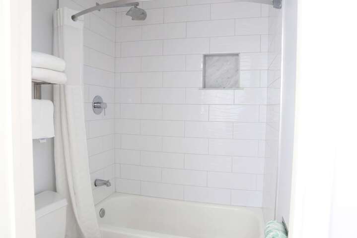 Room 6 of 25