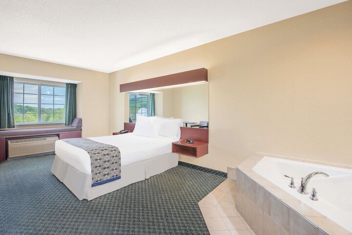 Microtel Inn & Suites by Wyndham Hamburg