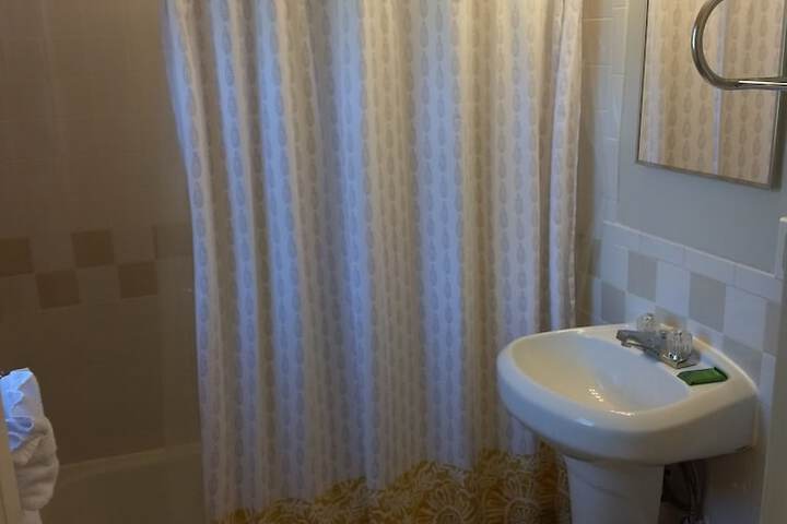Room 48 of 76