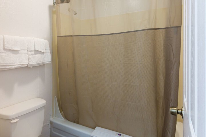 Room 10 of 37