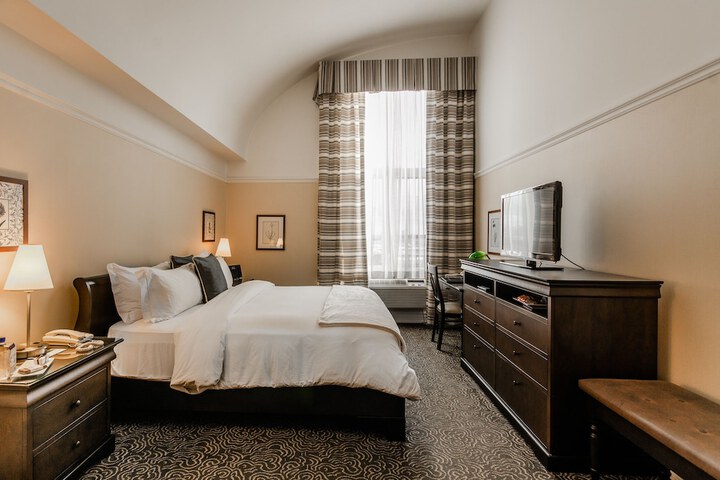 Le St-Martin Hotel & Suites Laval