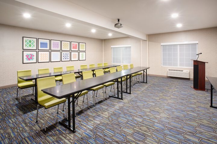 Holiday Inn Express & Suites Lincoln City by IHG