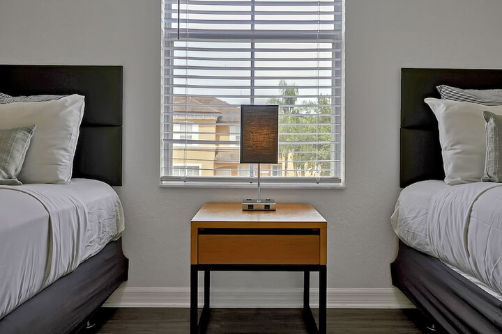 Regal Oaks Resort Vacation Townhomes by IDILIQ