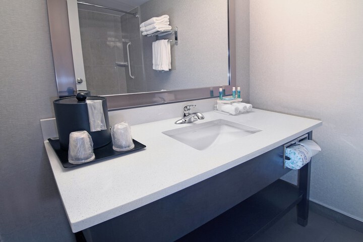 Room 15 of 48