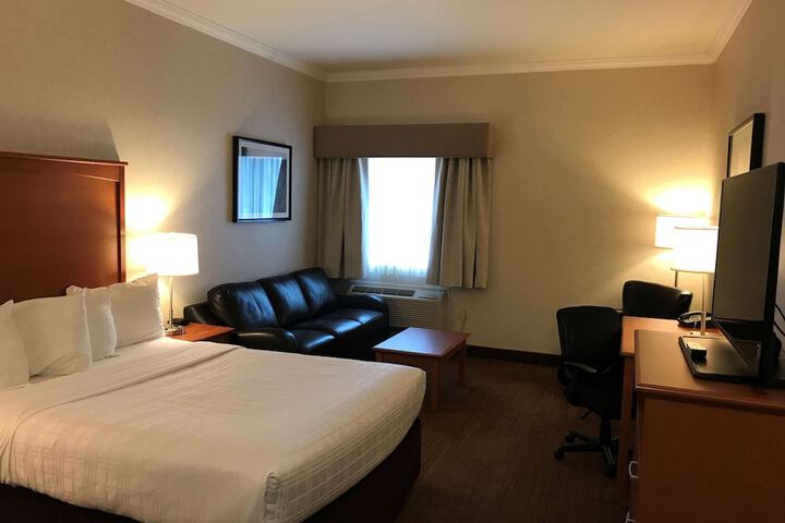 Room 28 of 40