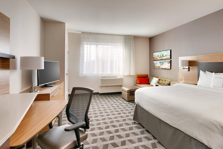 Room 13 of 30