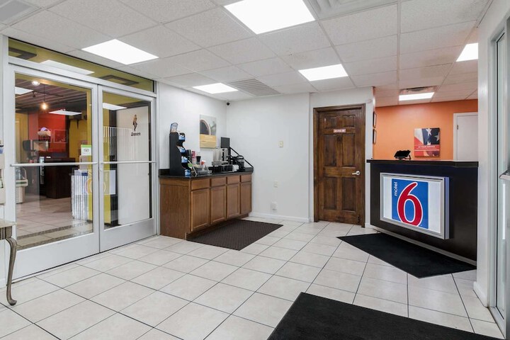 Motel 6 Pulaski TN