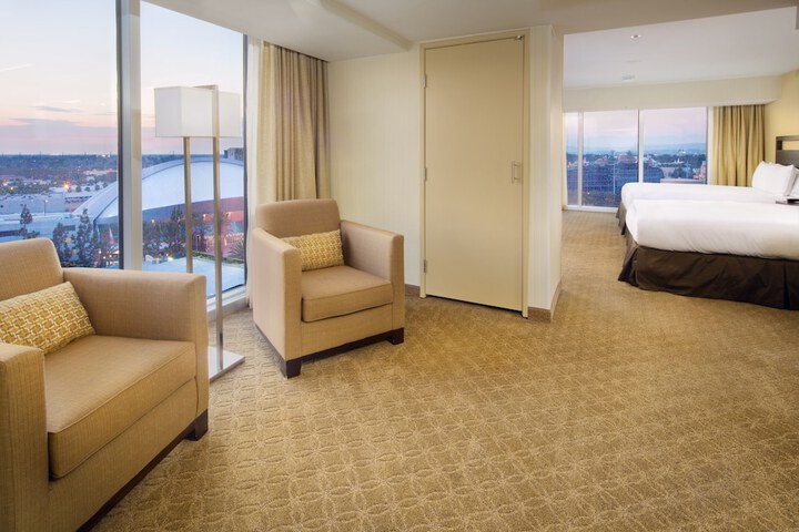 Room 25 of 100