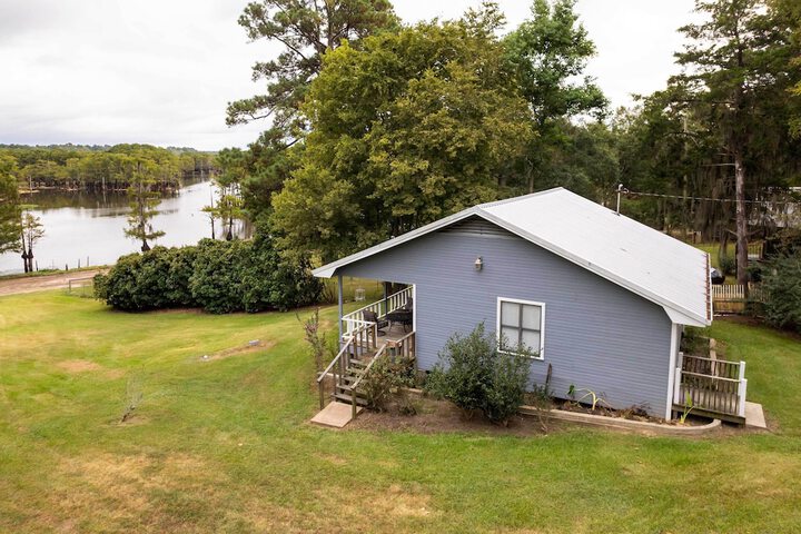 Doyline Cottage w / Large Porch & Lake Access!