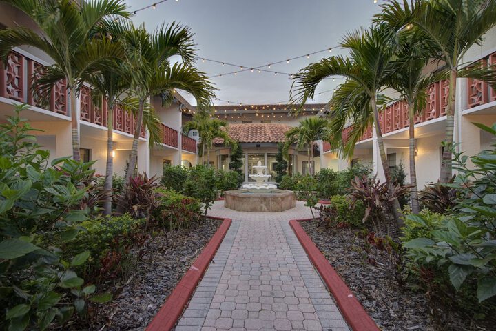 Hotel Exterior 70 of 73