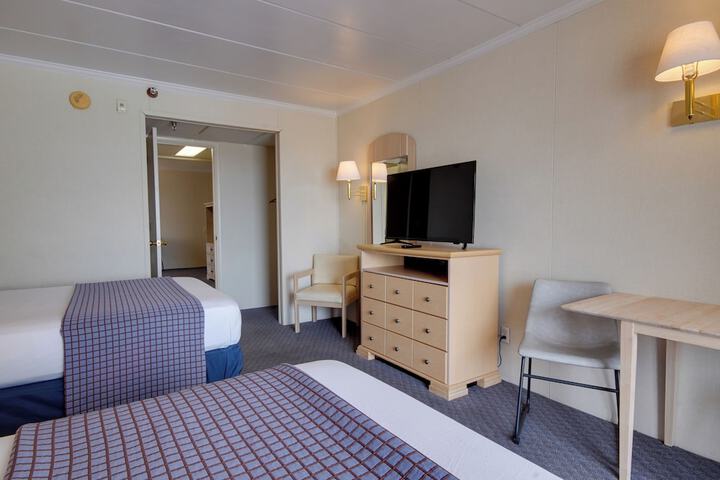 Room 16 of 34