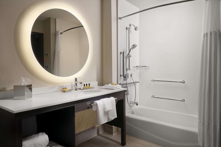 Room 21 of 28
