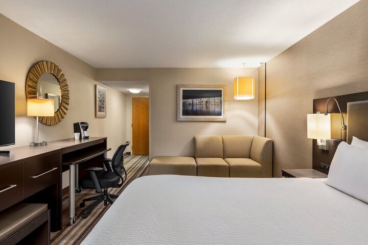 Room 17 of 43