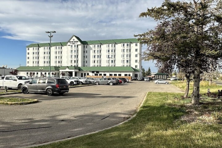 Hotel Exterior 82 of 84