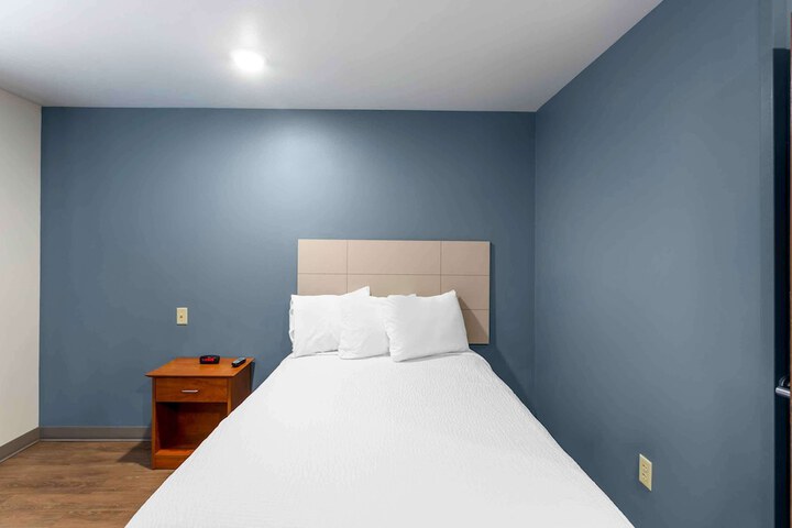 Room 18 of 25