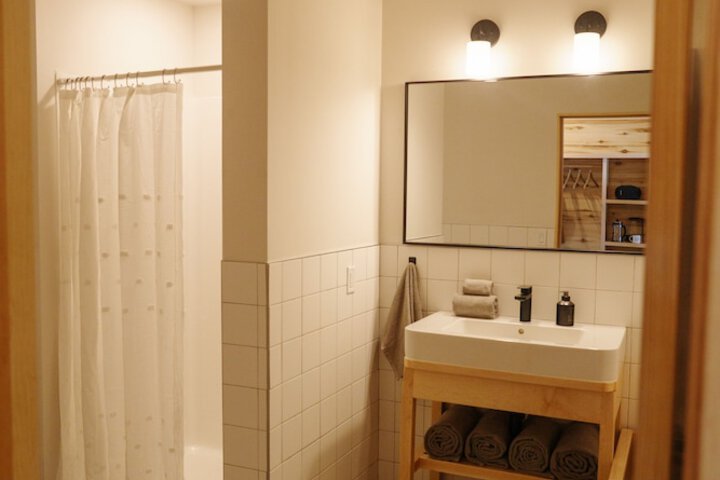 Room 6 of 10