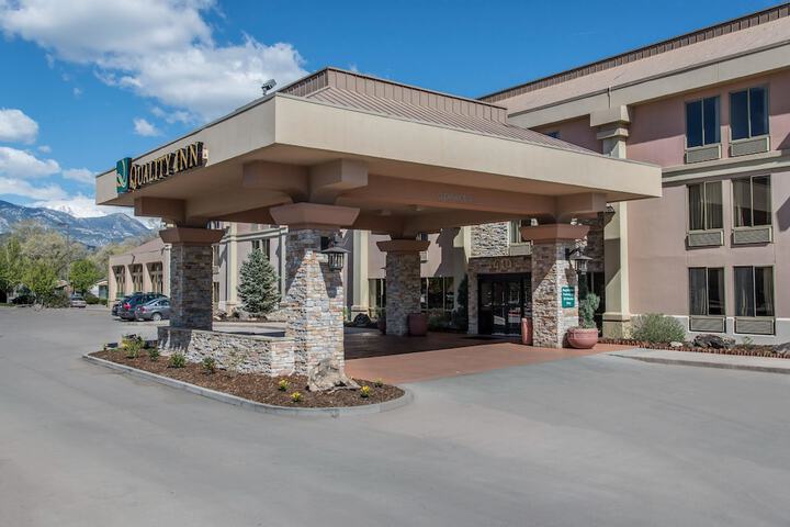 Hotel 7 of 68