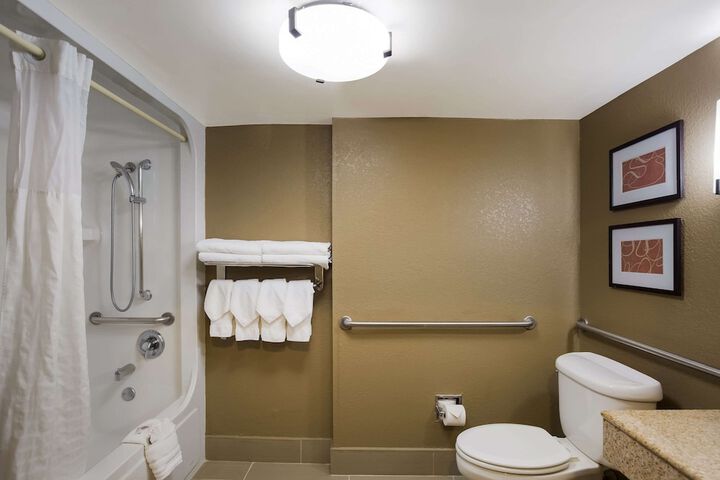 Comfort Suites Near University