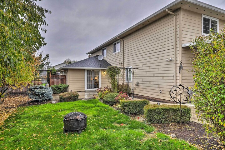 Chic Battle Ground Apartment 18 Mi to Vancouver!