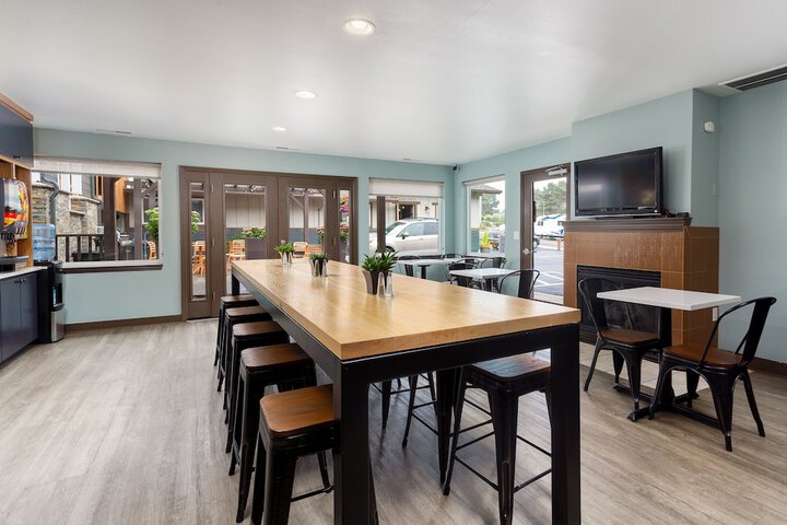 The Coho Oceanfront Lodge