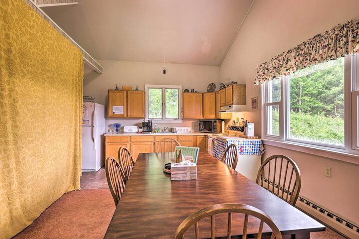 Apartment w / Shared Deck & View of Cowanesque Lake